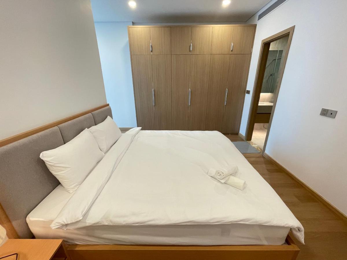 Hana Housing - Lancaster Luminaire Apartment
