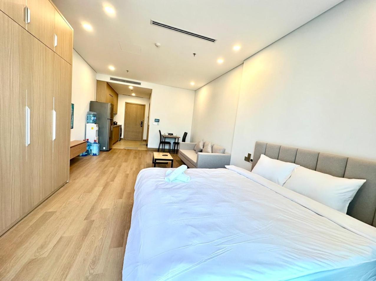 Hana Housing - Lancaster Luminaire Apartment *